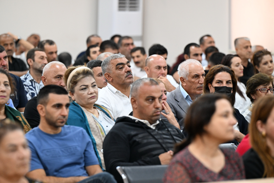 Ermənistan silahlı qüvvələrinin Ağdama, Laçına, Qubadlıya, Füzuliyə hücumları nəticəsində məcburi köçkün düşmüş, yaralanmış, girovluqda işgəncələrə məruz qalmış şəxslər məhkəmədə ifadə veriblər (FOTO)