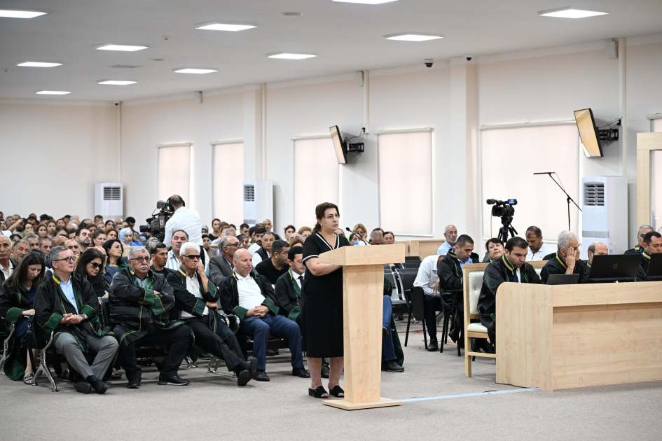 Ermənistan silahlı qüvvələrinin Ağdama, Laçına, Qubadlıya, Füzuliyə hücumları nəticəsində məcburi köçkün düşmüş, yaralanmış, girovluqda işgəncələrə məruz qalmış şəxslər məhkəmədə ifadə veriblər (FOTO)