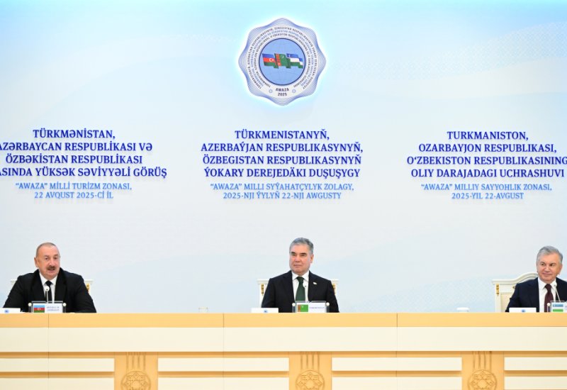 Türkmənbaşı şəhərində Prezident İlham Əliyev, Qurbanqulu Berdiməhəmmədov və Şavkat Mirziyoyev yüksəksəviyyəli görüşün yekunlarına dair mətbuata birgə bəyanatla çıxış ediblər (FOTO/VİDEOYAYIM) (YENİLƏNİB)
