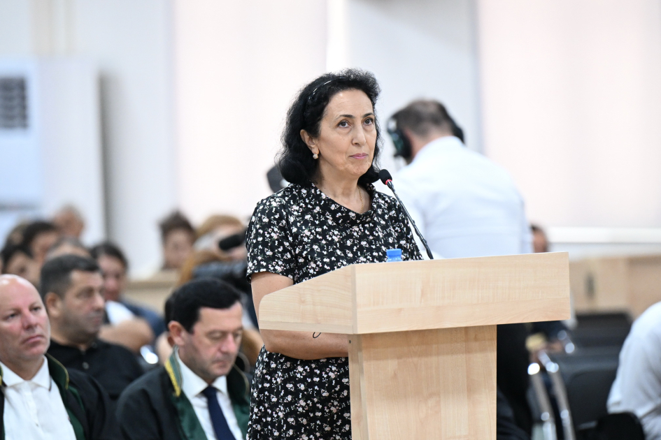 Ermənistan silahlı qüvvələrinin Ağdama, Laçına, Qubadlıya, Füzuliyə hücumları nəticəsində məcburi köçkün düşmüş, yaralanmış, girovluqda işgəncələrə məruz qalmış şəxslər məhkəmədə ifadə veriblər (FOTO)