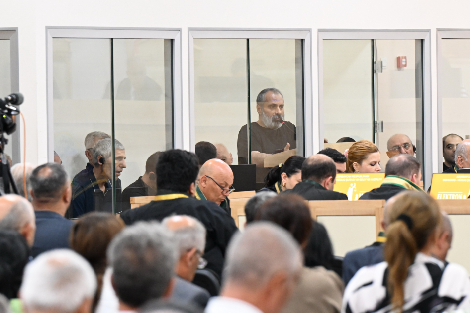 Ermənistan silahlı qüvvələrinin Ağdama, Laçına, Qubadlıya, Füzuliyə hücumları nəticəsində məcburi köçkün düşmüş, yaralanmış, girovluqda işgəncələrə məruz qalmış şəxslər məhkəmədə ifadə veriblər (FOTO)