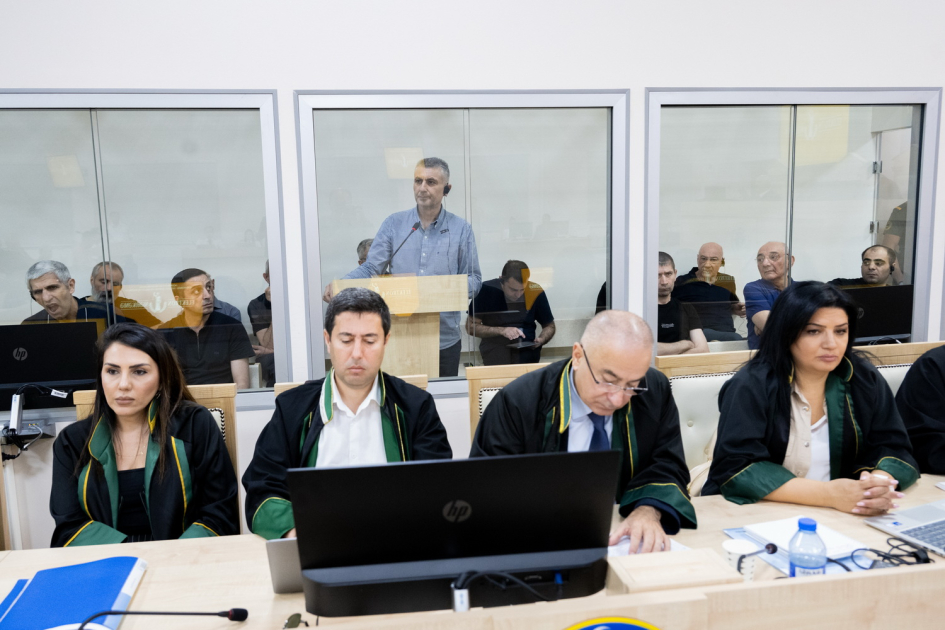 Ermənistan silahlı qüvvələrinin Ağdama, Laçına, Qubadlıya, Füzuliyə hücumları nəticəsində məcburi köçkün düşmüş, yaralanmış, girovluqda işgəncələrə məruz qalmış şəxslər məhkəmədə ifadə veriblər (FOTO)