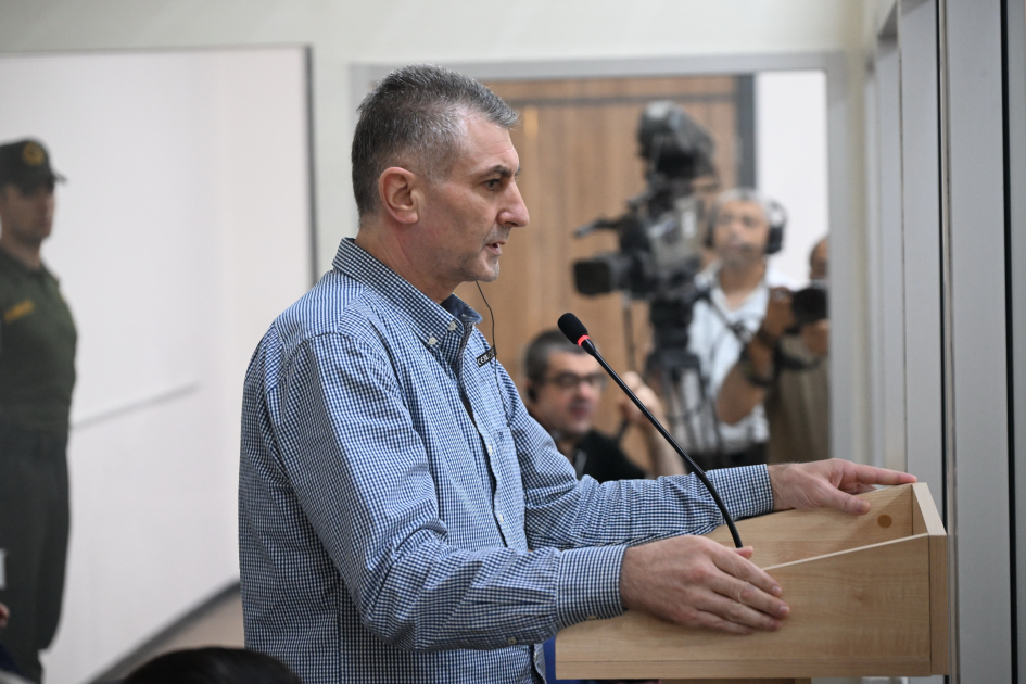 Ermənistan silahlı qüvvələrinin Ağdama, Laçına, Qubadlıya, Füzuliyə hücumları nəticəsində məcburi köçkün düşmüş, yaralanmış, girovluqda işgəncələrə məruz qalmış şəxslər məhkəmədə ifadə veriblər (FOTO)