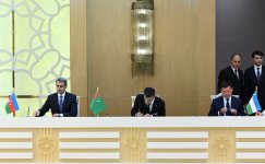 Prezident İlham Əliyev, Qurbanqulu Berdiməhəmmədov və Şavkat Mirziyoyevin iştirakı ilə sənədlərin imzalanması mərasimi olub (FOTO)