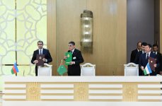 Prezident İlham Əliyev, Qurbanqulu Berdiməhəmmədov və Şavkat Mirziyoyevin iştirakı ilə sənədlərin imzalanması mərasimi olub (FOTO)