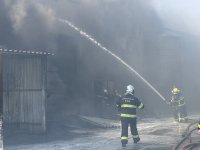 Abşeronda boya istehsalı zavodunda yanğınla mübarizə davam edir (FOTO/VİDEO)(YENİLƏNİB)