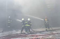 Abşeronda boya istehsalı zavodunda yanğınla mübarizə davam edir (FOTO/VİDEO)(YENİLƏNİB)