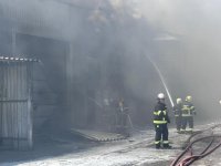 Abşeronda boya istehsalı zavodunda yanğınla mübarizə davam edir (FOTO/VİDEO)(YENİLƏNİB)