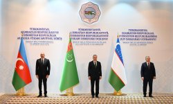 Türkmənbaşı şəhərində Prezident İlham Əliyev, Qurbanqulu Berdiməhəmmədov və Şavkat Mirziyoyev arasında yüksəksəviyyəli görüş keçirilib (FOTO)
