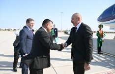 Azərbaycan Prezidenti İlham Əliyev Türkmənistana işgüzar səfərə gəlib (FOTO)