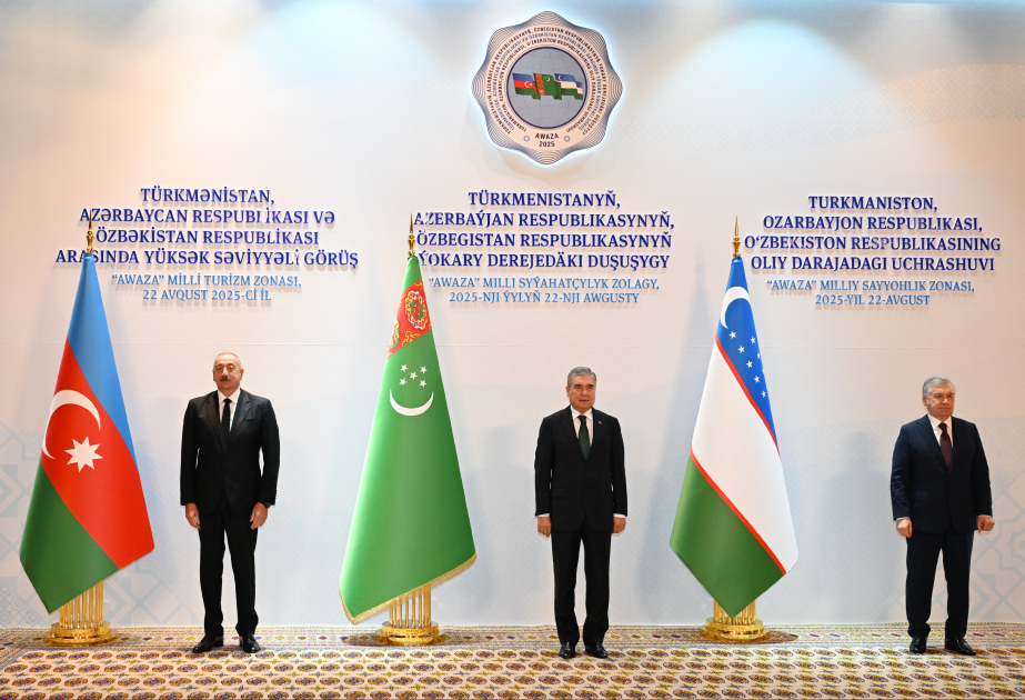 Türkmənbaşı şəhərində Prezident İlham Əliyev, Qurbanqulu Berdiməhəmmədov və Şavkat Mirziyoyev arasında yüksəksəviyyəli görüş keçirilib (FOTO)