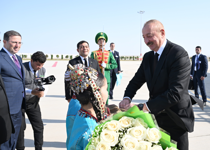Azərbaycan Prezidenti İlham Əliyev Türkmənistana işgüzar səfərə gəlib (FOTO)