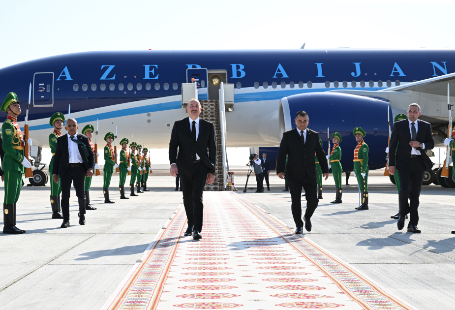 Azərbaycan Prezidenti İlham Əliyev Türkmənistana işgüzar səfərə gəlib (FOTO)