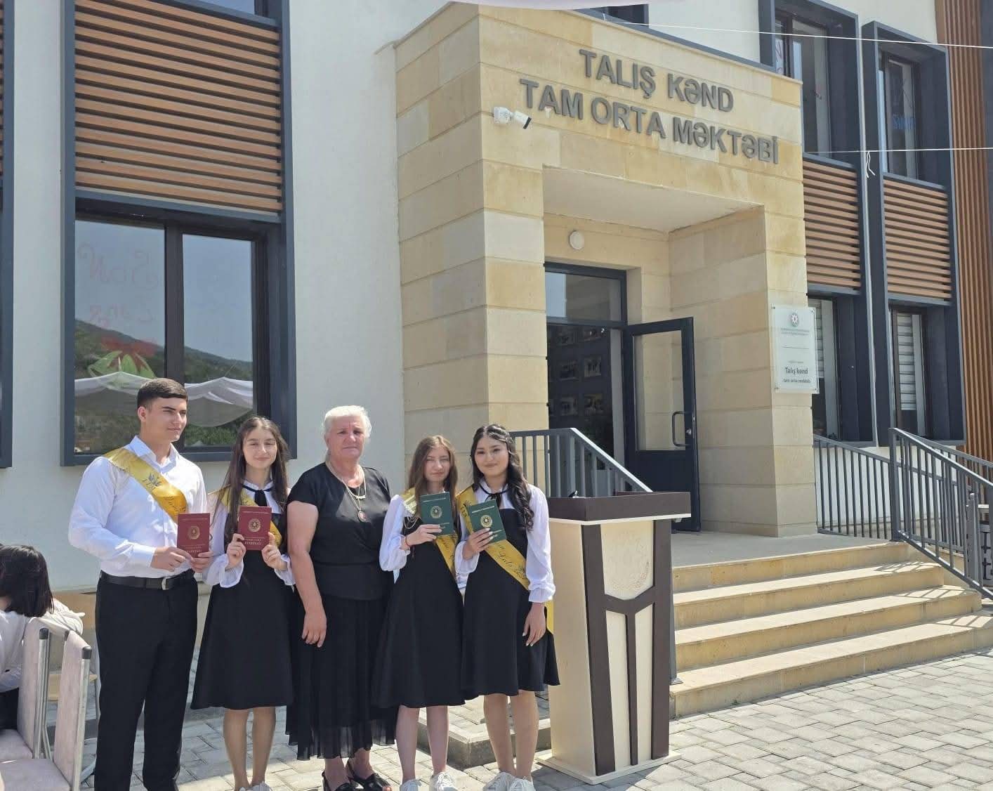 Sus kənd tam orta məktəbinin ilk məzunlarının hər biri tələbə adını qazanıb (FOTO)