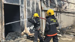 "Sədərək" ticarət mərkəzindəki yanğınla əlaqədar 30-a yaxın texnika cəlb olunub- FHN (FOTO/VİDEO) (YENİLƏNİB-5)