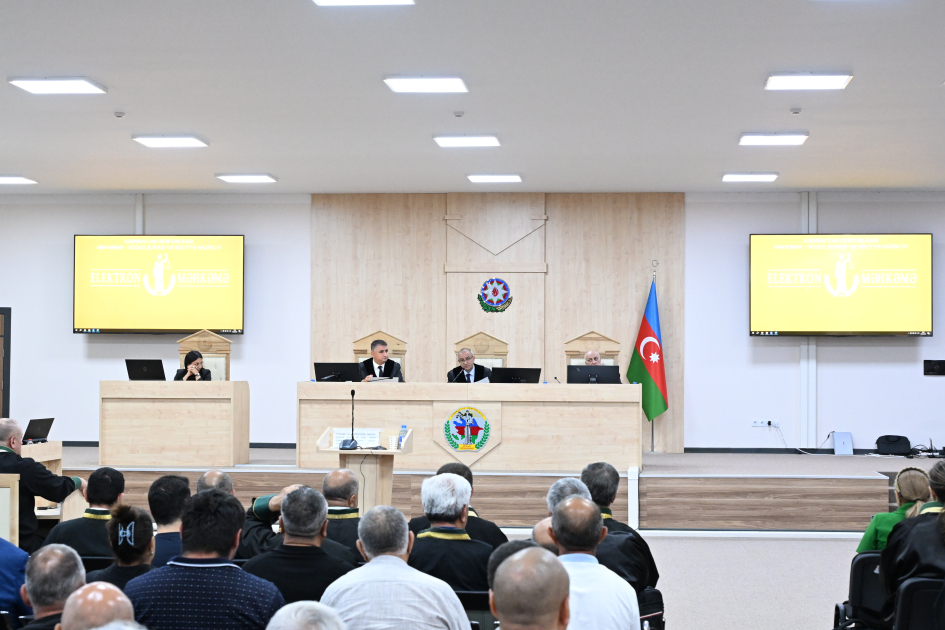 Ermənistan silahlı qüvvələrinin Şuşaya, Kəlbəcərə, Füzuliyə, Zəngilana hücumları nəticəsində zərər çəkmiş şəxslər məhkəmədə ifadə veriblər (FOTO)