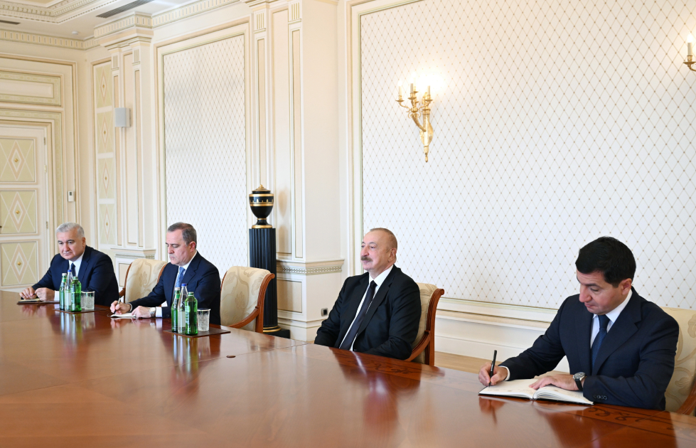 Prezident İlham Əliyev Böyük Britaniya və Şimali İrlandiya Birləşmiş Krallığının dövlət nazirini qəbul edib (FOTO)