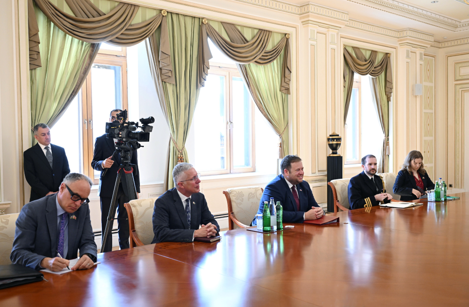 Prezident İlham Əliyev Böyük Britaniya və Şimali İrlandiya Birləşmiş Krallığının dövlət nazirini qəbul edib (FOTO)
