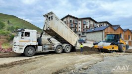 Kəlbəcərdə şəhərdaxili yollar yenidən qurulur (FOTO)