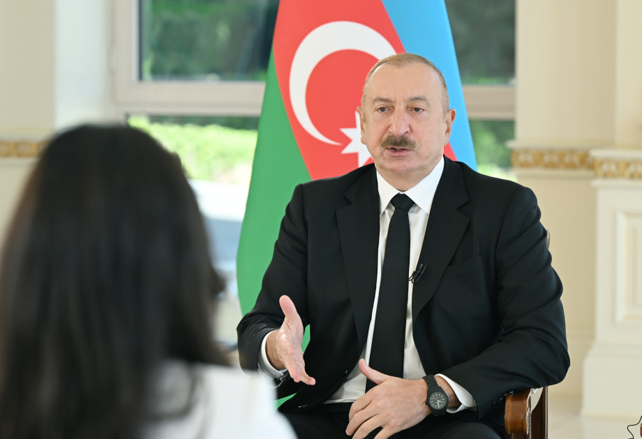 Azərbaycan Prezidenti İlham Əliyev “Əl-Ərəbiyyə” telekanalına müsahibə verib (FOTO)