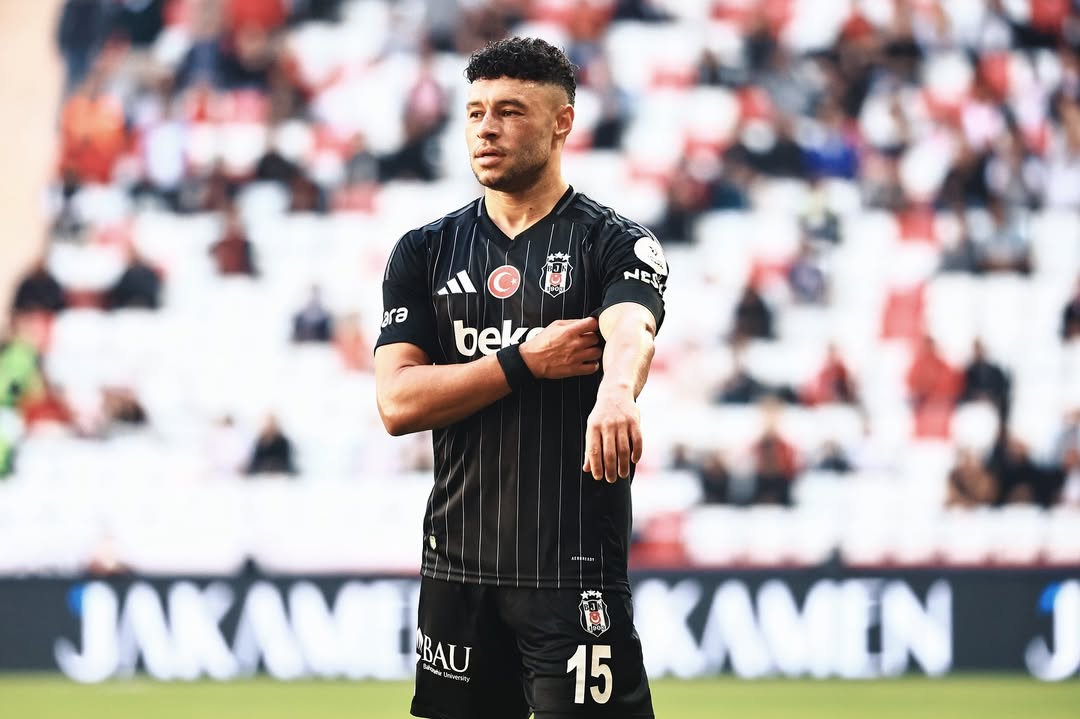 "Beşiktaş" Aleks Oksleyd-Çemberleynlə yollarını ayırdı