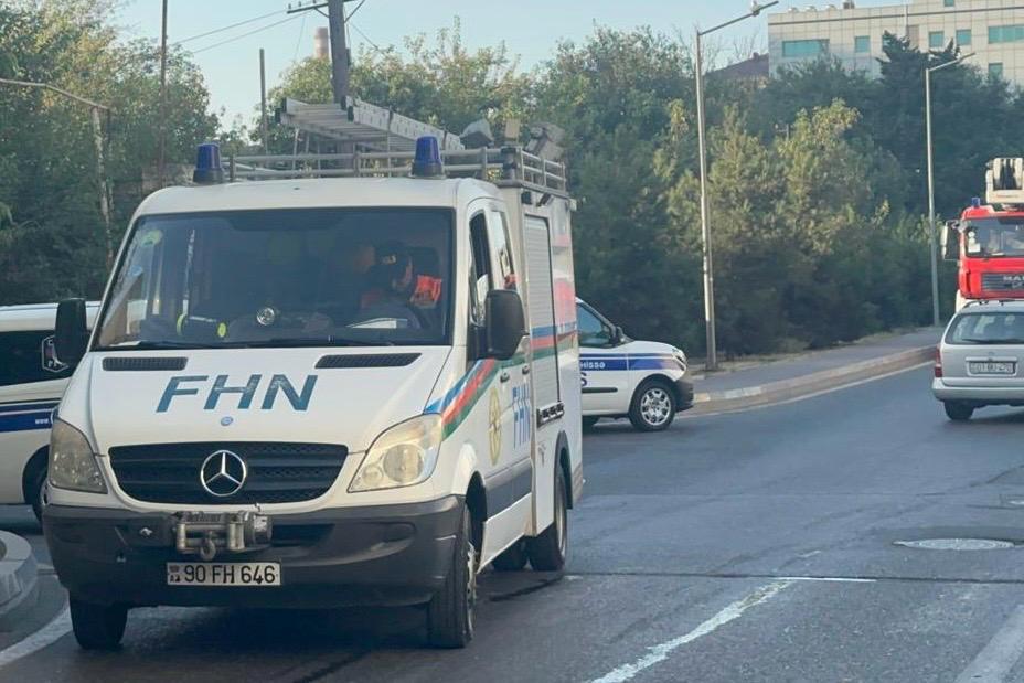 Bakıda yaşayış binasında partlayış olub, 1 nəfər xilas edilib (FOTO) (YENİLƏNİB)