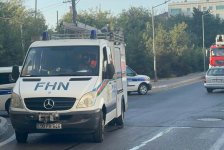 Bakıda yaşayış binasında partlayış olub, 1 nəfər xilas edilib (FOTO) (YENİLƏNİB)