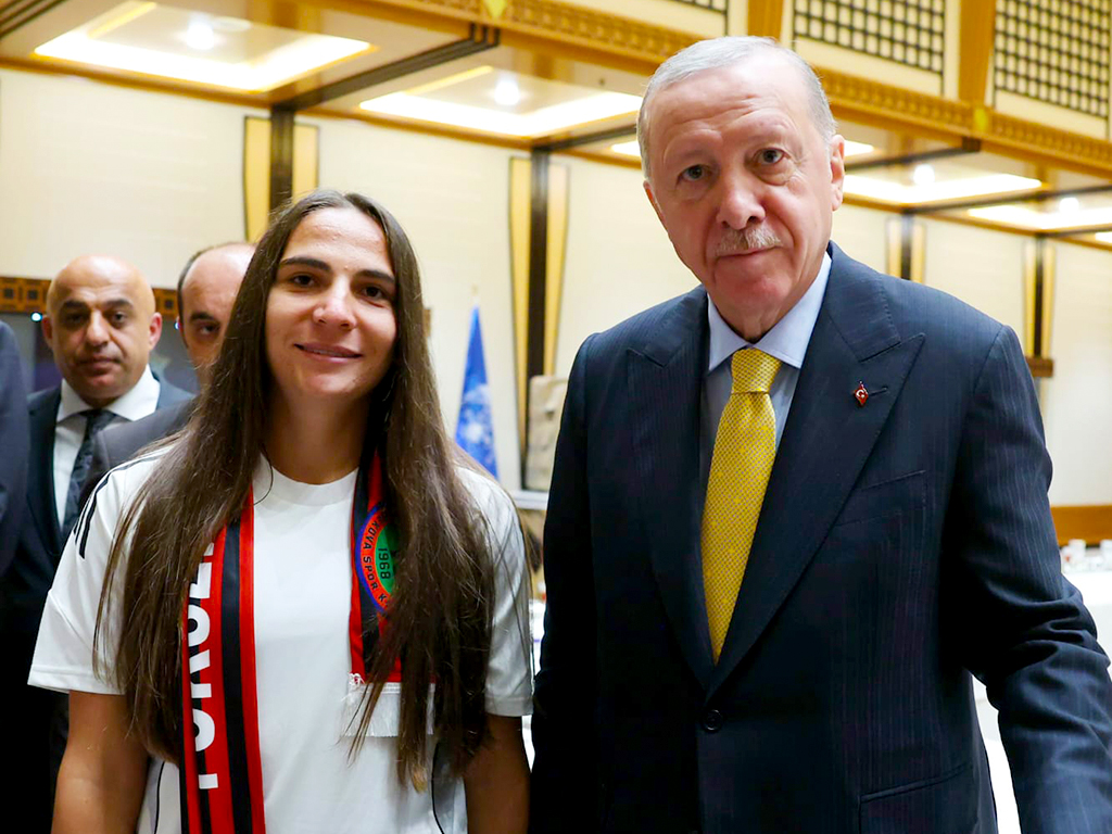 Rəcəb Tayyib Ərdoğan Azərbaycan millisinin futbolçuları ilə görüşüb (FOTO)