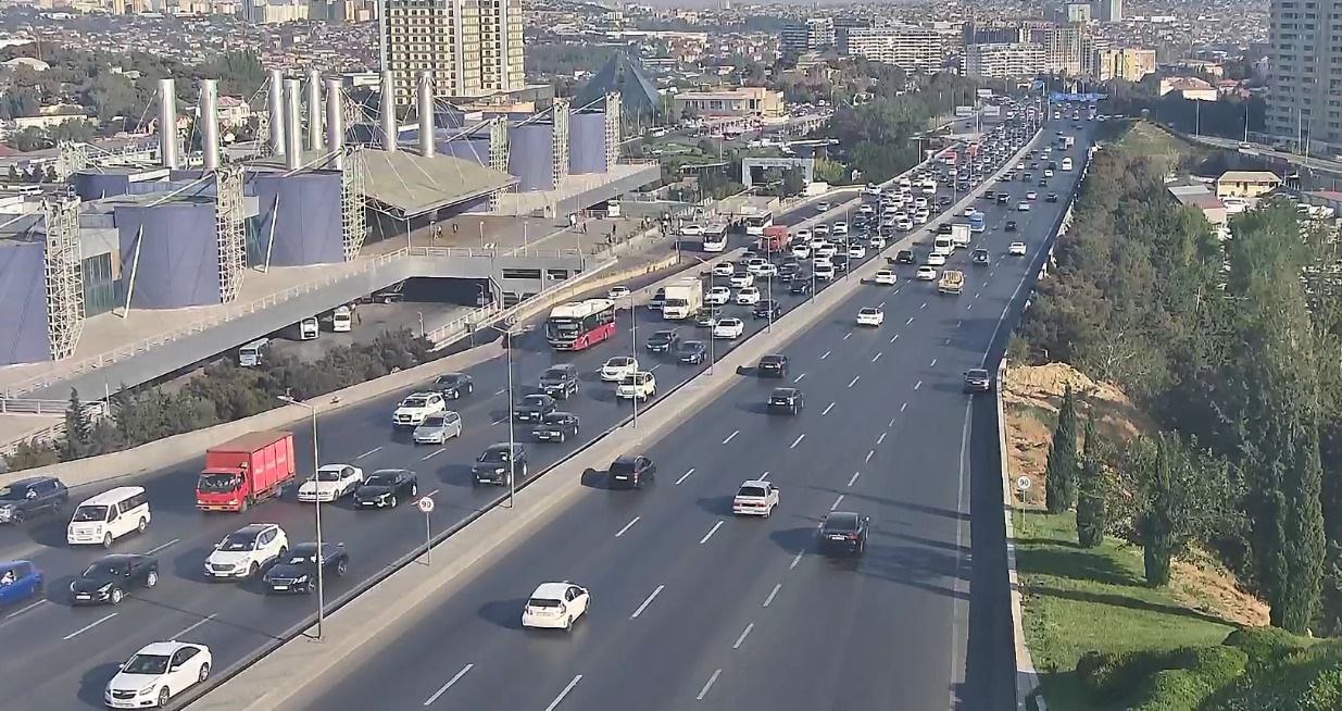 Sürücülərin NƏZƏRİNƏ: Bakıda bu yollarda sıxlıq var - SİYAHI (FOTO)
