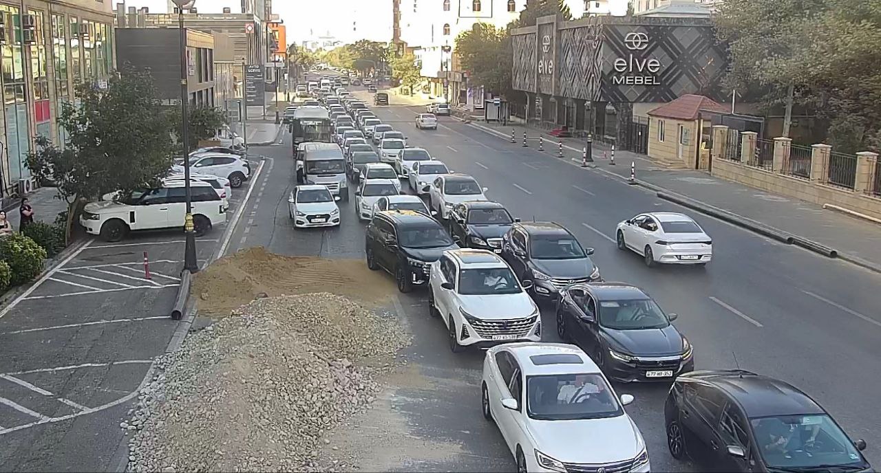 Sürücülərin NƏZƏRİNƏ: Bakıda bu yollarda sıxlıq var - SİYAHI (FOTO)