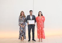 Heydər Əliyev Fondunun vitse-prezidenti Leyla Əliyeva və Arzu Əliyeva Çin dili kurslarının iştirakçılarına sertifikatlar təqdim ediblər (FOTO)