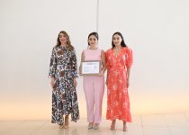 Heydər Əliyev Fondunun vitse-prezidenti Leyla Əliyeva və Arzu Əliyeva Çin dili kurslarının iştirakçılarına sertifikatlar təqdim ediblər (FOTO)