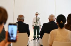 Heydər Əliyev Fondunun vitse-prezidenti Leyla Əliyeva və Arzu Əliyeva Çin dili kurslarının iştirakçılarına sertifikatlar təqdim ediblər (FOTO)