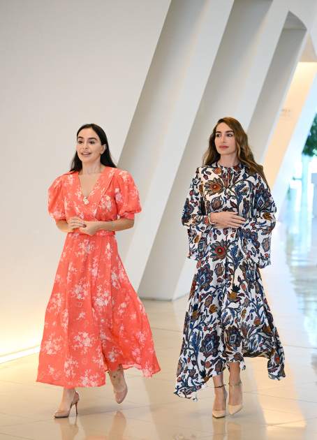 Heydər Əliyev Fondunun vitse-prezidenti Leyla Əliyeva və Arzu Əliyeva Çin dili kurslarının iştirakçılarına sertifikatlar təqdim ediblər (FOTO)