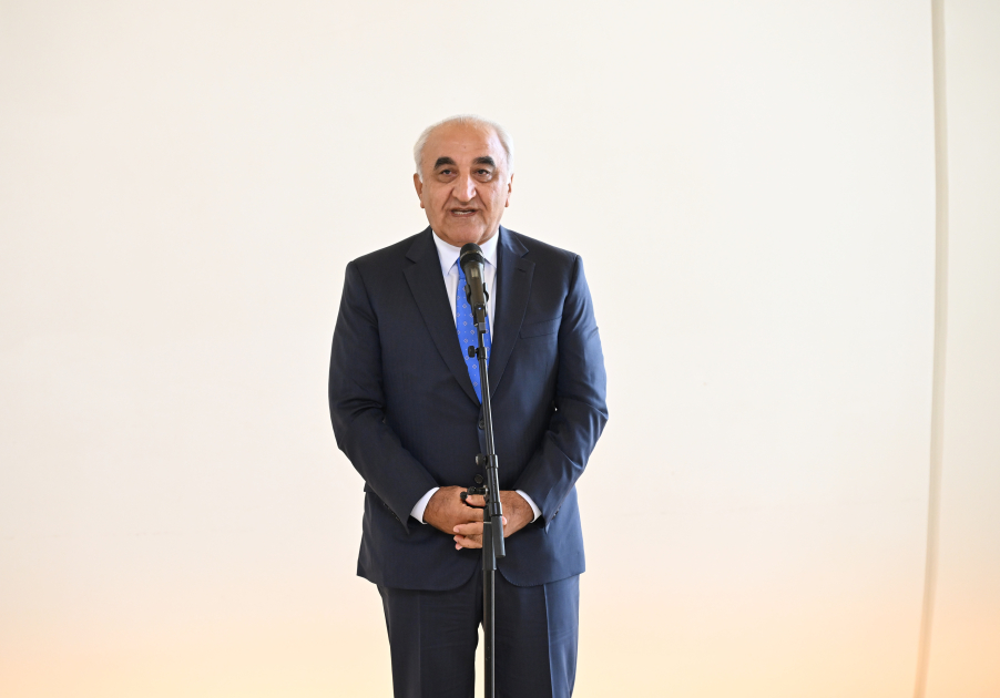 Heydər Əliyev Fondunun vitse-prezidenti Leyla Əliyeva və Arzu Əliyeva Çin dili kurslarının iştirakçılarına sertifikatlar təqdim ediblər (FOTO)