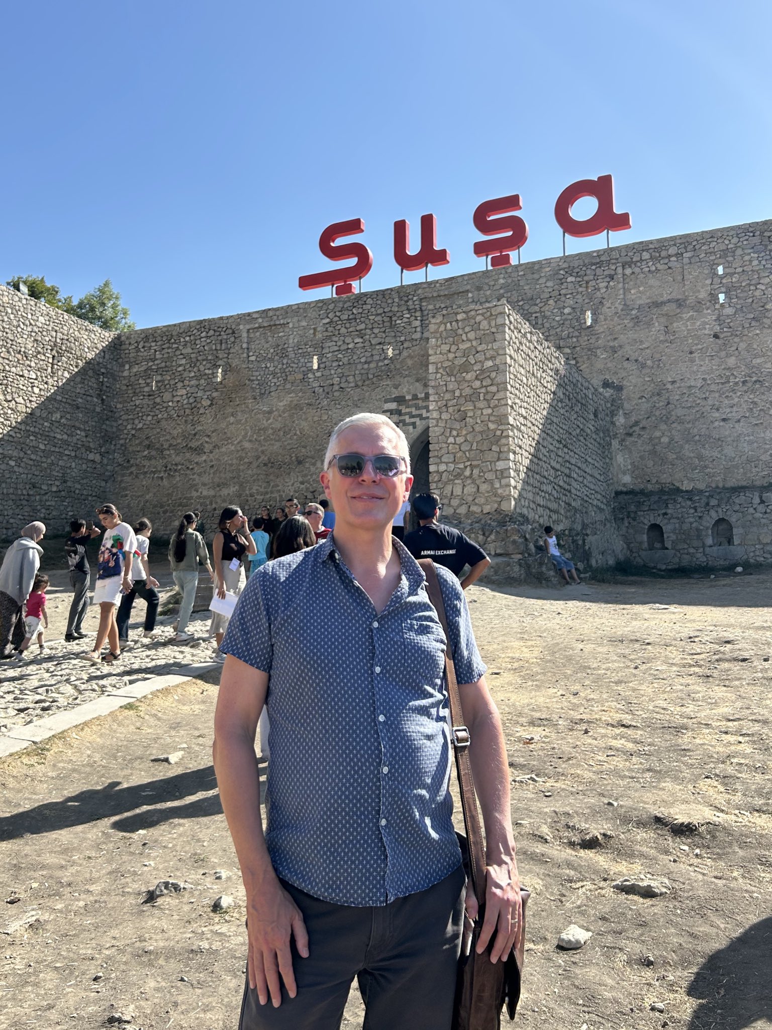 Böyük Britaniyanın Azərbaycandakı səfiri Şuşaya səfər edib (FOTO)