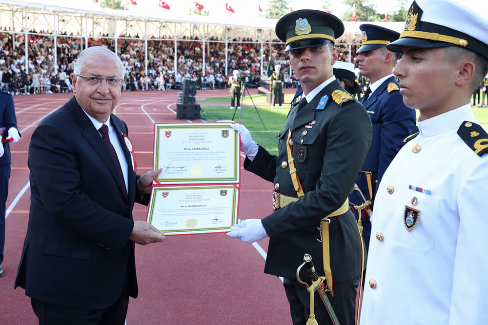 Azərbaycan müdafiə naziri Türkiyədə hərbi məktəblərin buraxılış mərasimlərində iştirak edib (FOTO)