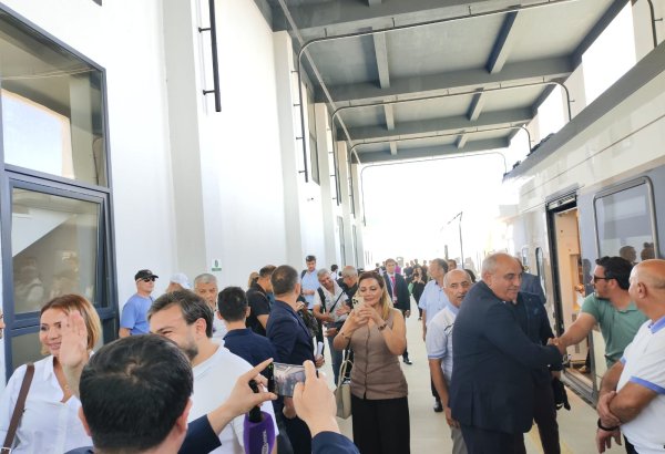 32 ildən sonra fəaliyyətini bərpa edən Bakı–Ağdam qatarı mənzil başına çatıb (FOTO) (YENİLƏNİB)