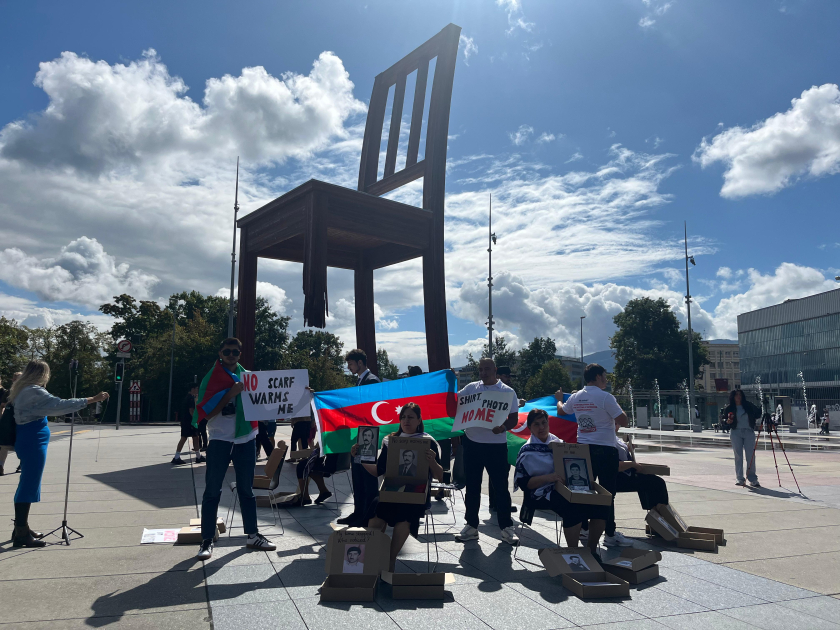 Azərbaycanlı itkinlərin ailə üzvləri ilk dəfə xarici ölkədə aksiya keçirib (FOTO/VİDEO)