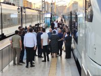 32 ildən sonra fəaliyyətini bərpa edən Bakı–Ağdam qatarı mənzil başına çatıb (FOTO) (YENİLƏNİB)