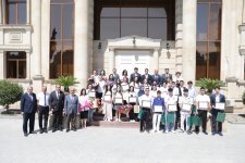 Xaçmazda tələbə adını qazanan şəhid övladları və 600-dən yüksək bal toplayan məzunlarla görüş keçirilib (FOTO)