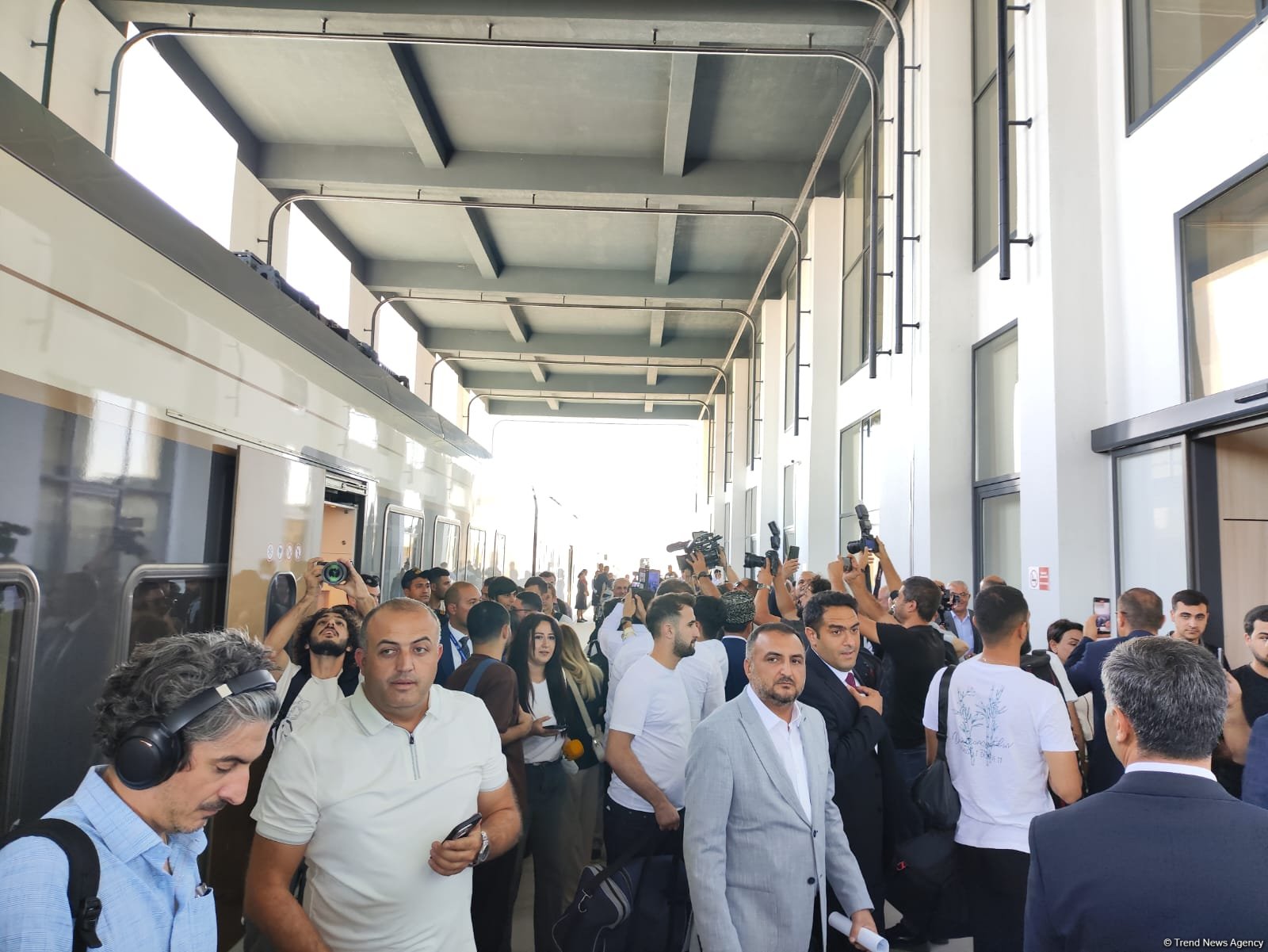 32 ildən sonra fəaliyyətini bərpa edən Bakı–Ağdam qatarı mənzil başına çatıb (FOTO) (YENİLƏNİB)