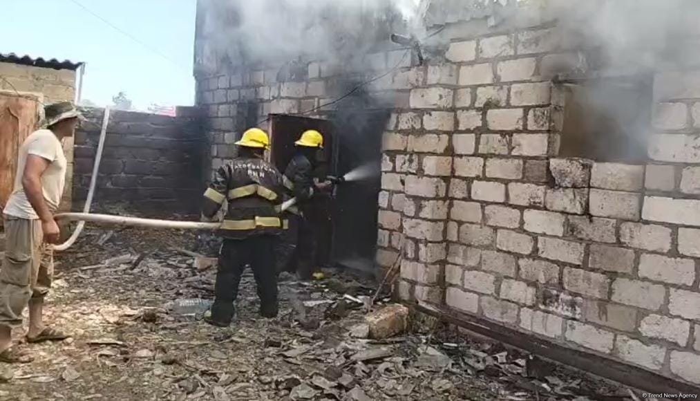 Ağcabədidə fermada yanğın baş verib (FOTO)