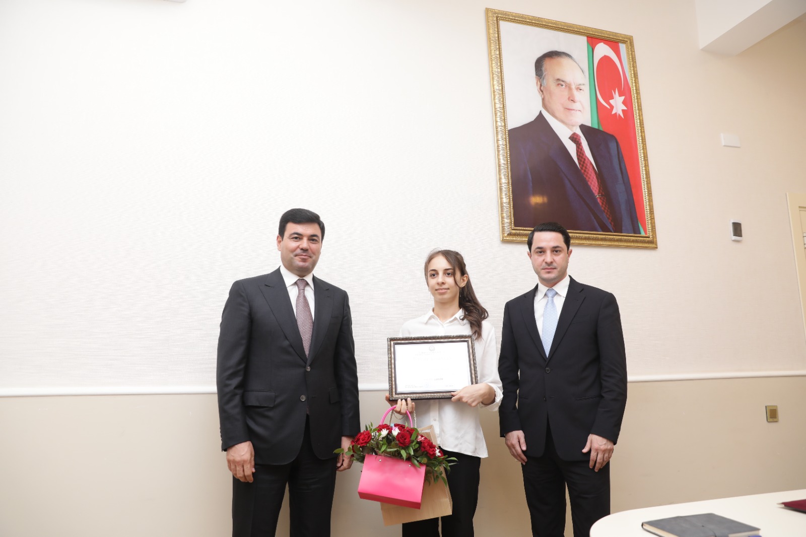 Xaçmazda tələbə adını qazanan şəhid övladları və 600-dən yüksək bal toplayan məzunlarla görüş keçirilib (FOTO)