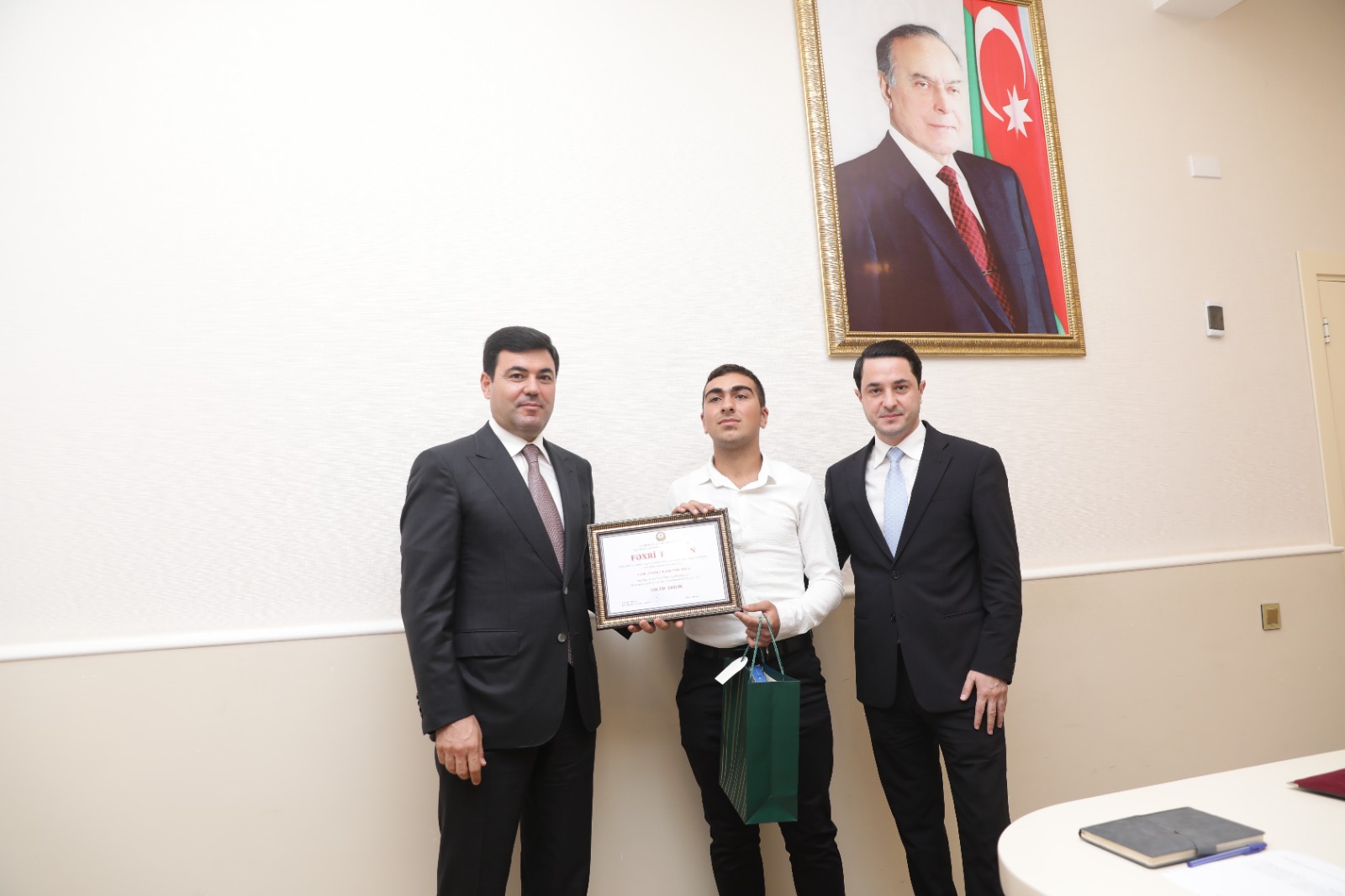 Xaçmazda tələbə adını qazanan şəhid övladları və 600-dən yüksək bal toplayan məzunlarla görüş keçirilib (FOTO)