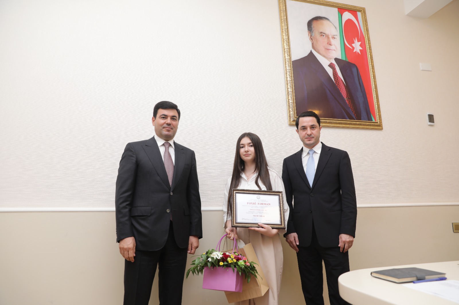 Xaçmazda tələbə adını qazanan şəhid övladları və 600-dən yüksək bal toplayan məzunlarla görüş keçirilib (FOTO)