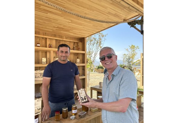 Böyük Britaniyanın Azərbaycandakı səfiri Laçında olub (FOTO)