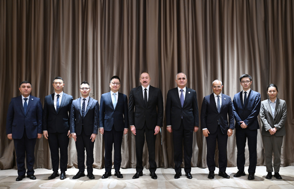 Prezident İlham Əliyev Tiencində "Sichian Sunsync Photovoltaic Technology Co" şirkətinin təsisçisi və sədri ilə görüşüb (FOTO/VİDEO)