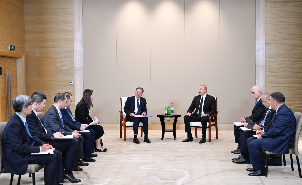 Prezident İlham Əliyev Tiencində "China Energy Engineering Corporation Limited" şirkətinin rəhbəri vəzifəsini icra edən Ni Cen ilə görüşüb (FOTO/VİDEO)