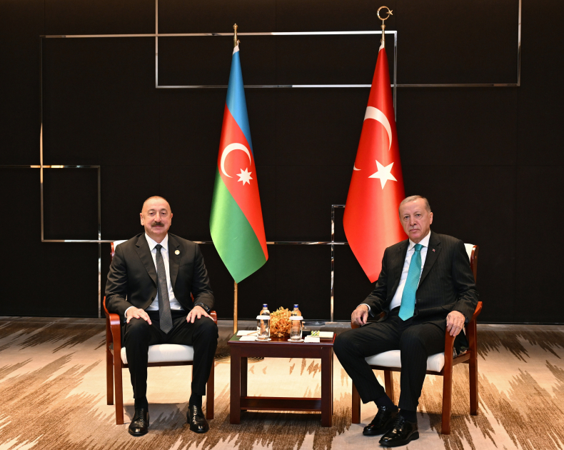 Tiencində Azərbaycan Prezidenti İlham Əliyevin Türkiyə Prezidenti Rəcəb Tayyib Ərdoğanla görüşü olub (FOTO) (YENİLƏNİB)